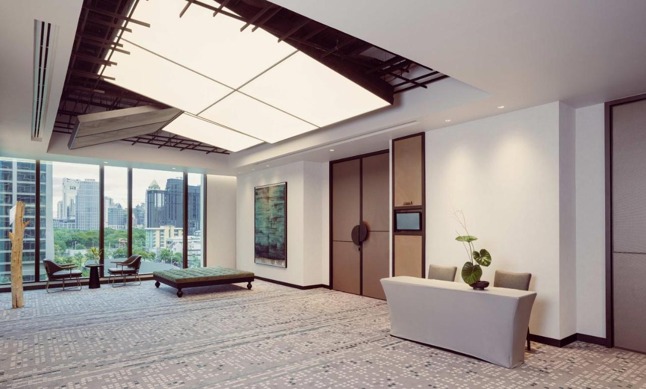 Kimpton Maa-Lai Bangkok By Ihg Ξενοδοχείο Εξωτερικό φωτογραφία The interior of the 10th floor of the building