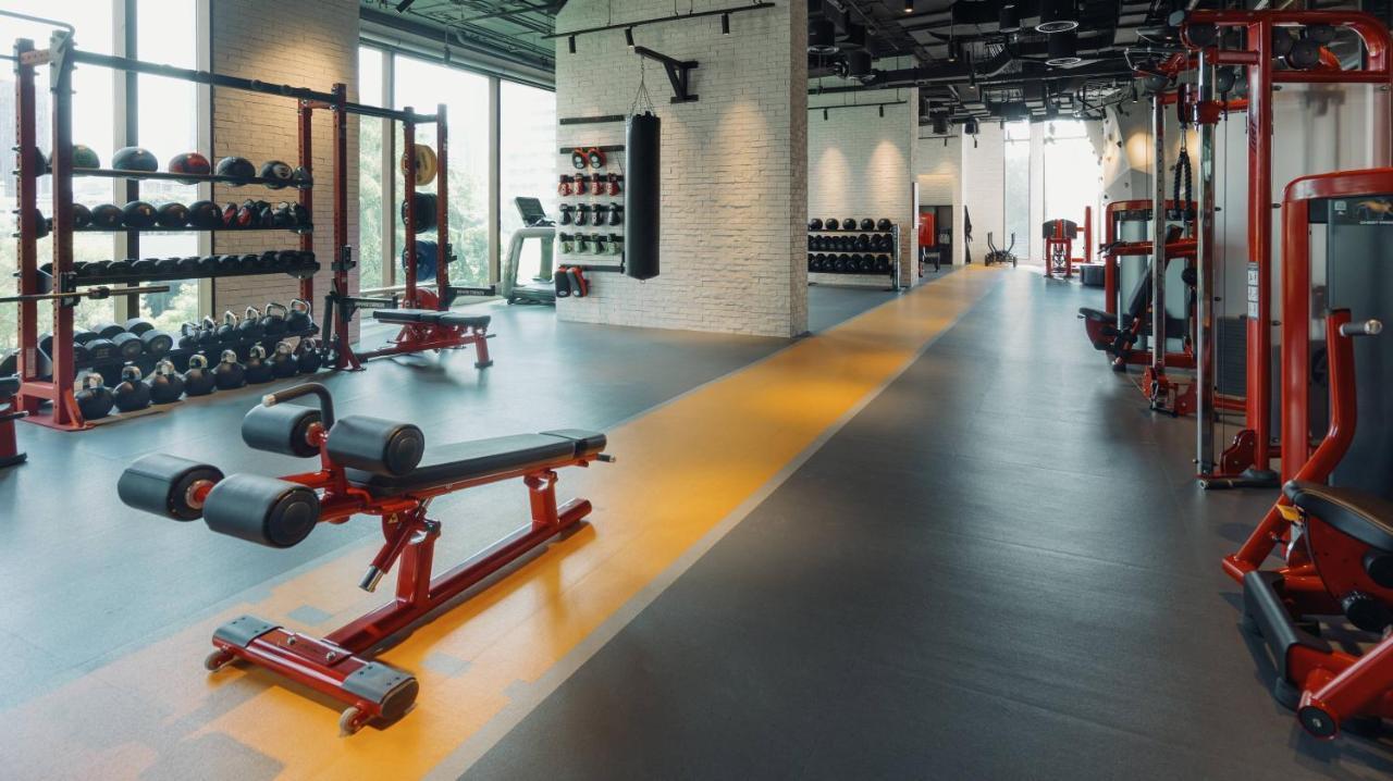 Kimpton Maa-Lai Bangkok By Ihg Ξενοδοχείο Εξωτερικό φωτογραφία The gym at the hotel