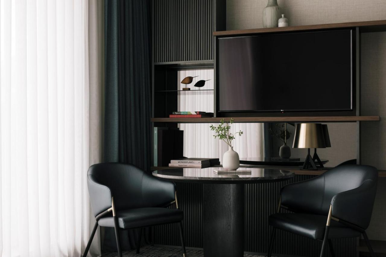 Kimpton Maa-Lai Bangkok By Ihg Ξενοδοχείο Εξωτερικό φωτογραφία A 3D rendering of a living room