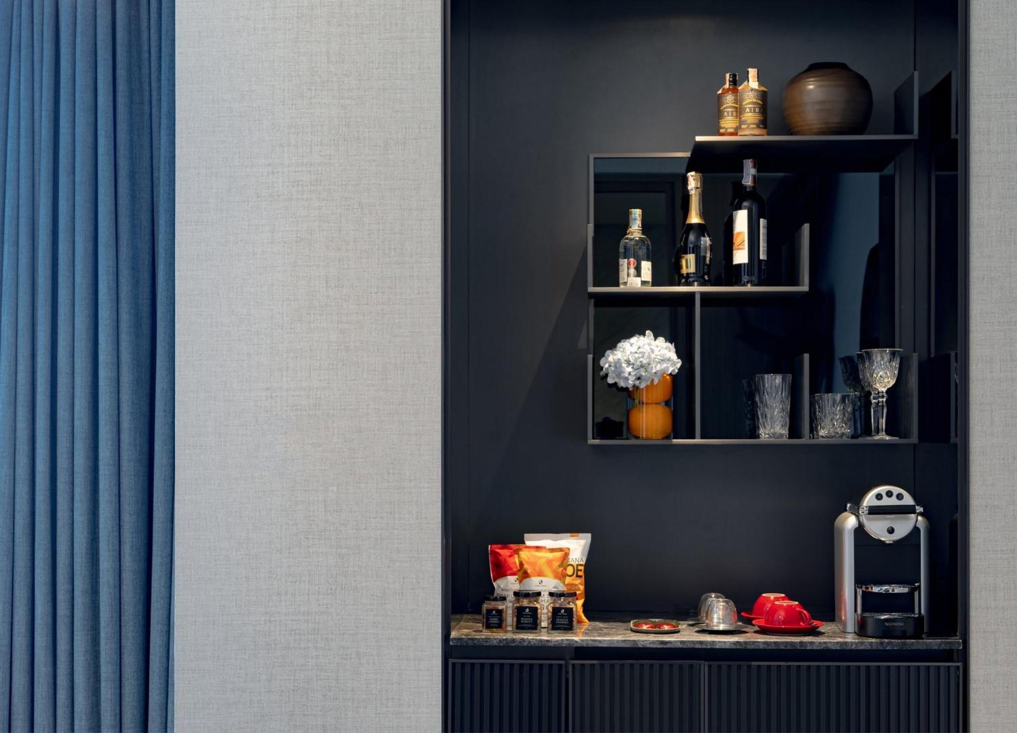 Kimpton Maa-Lai Bangkok By Ihg Ξενοδοχείο Εξωτερικό φωτογραφία A Nespresso machine in a hotel room